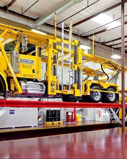 Stertil-Koni Heavy Duty Hydraulic Platform Lift Truck Lift in Tandem Configuration Stertil-Koni Heavy Duty Hydraulic Platform Lift Truck Lift in Tandem Configuration